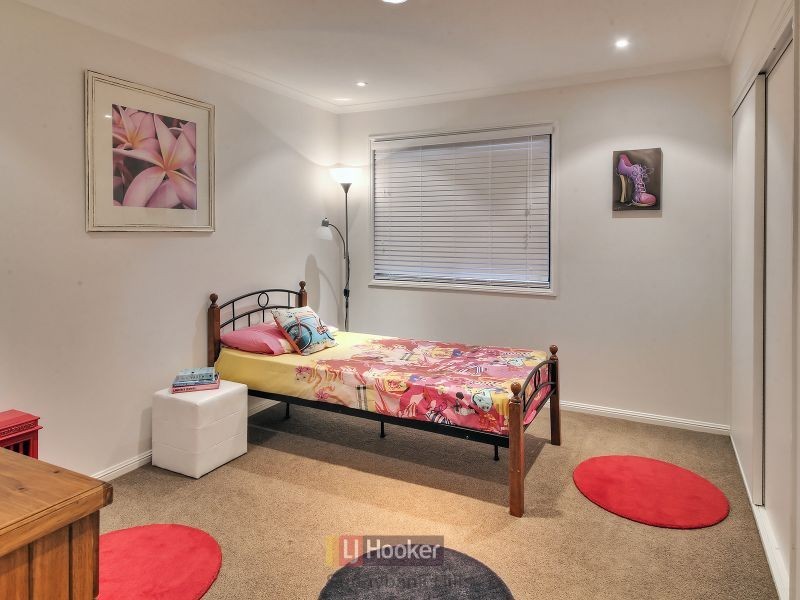 19 Regency Place, Stretton QLD 4116