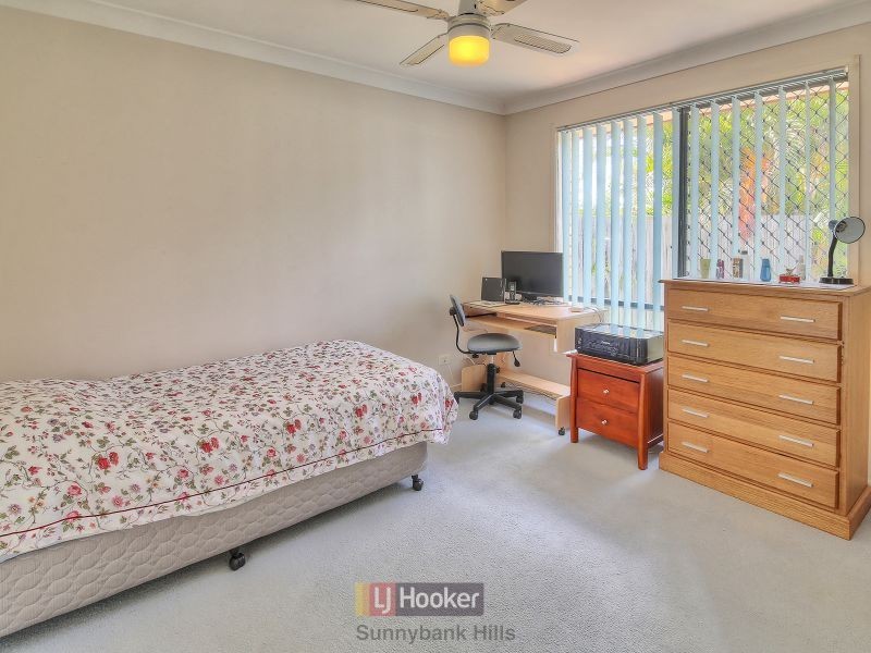 8 Robinson Crescent, Runcorn QLD 4113