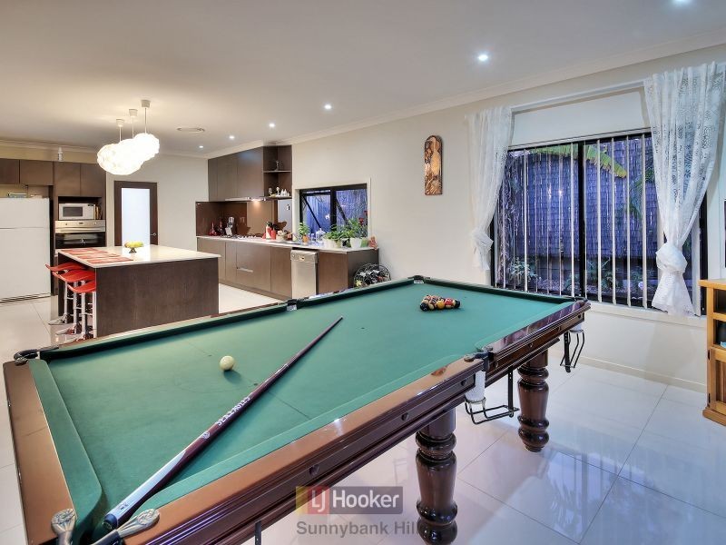 17 Cleveland Place, Stretton QLD 4116