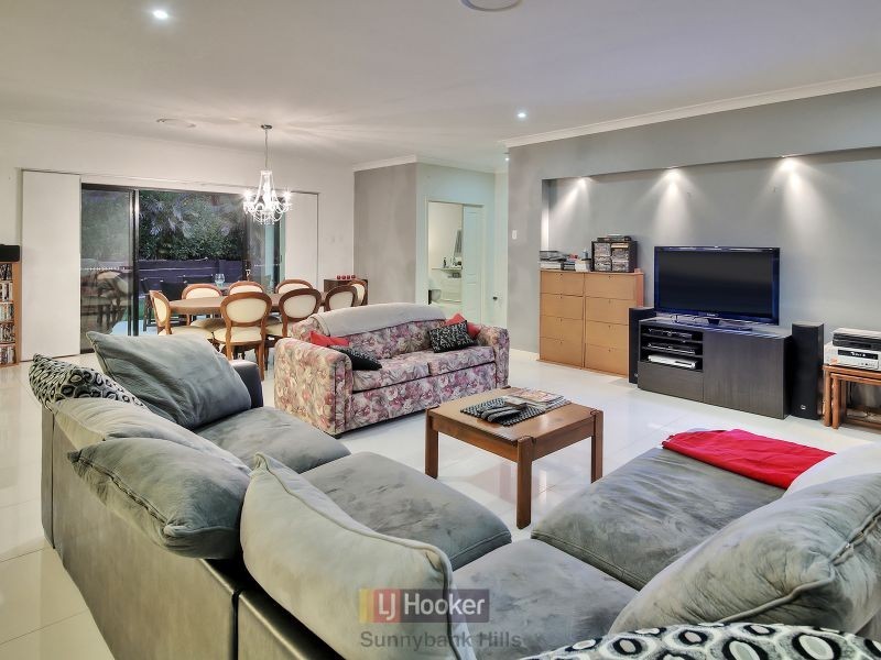 17 Cleveland Place, Stretton QLD 4116