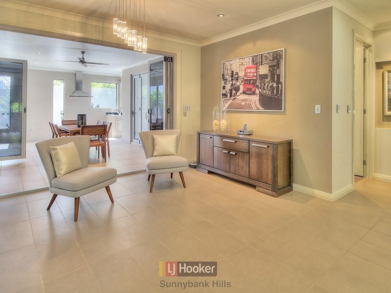 2 Meredith Street, Eight Mile Plains QLD 4113