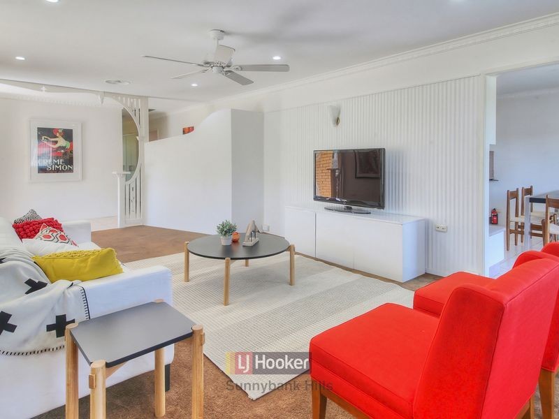 46 Macadamia Street, Macgregor QLD 4109
