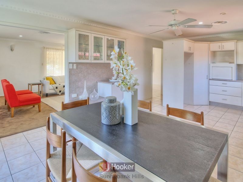 46 Macadamia Street, Macgregor QLD 4109