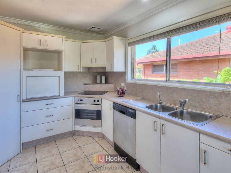 46 Macadamia Street, Macgregor QLD 4109