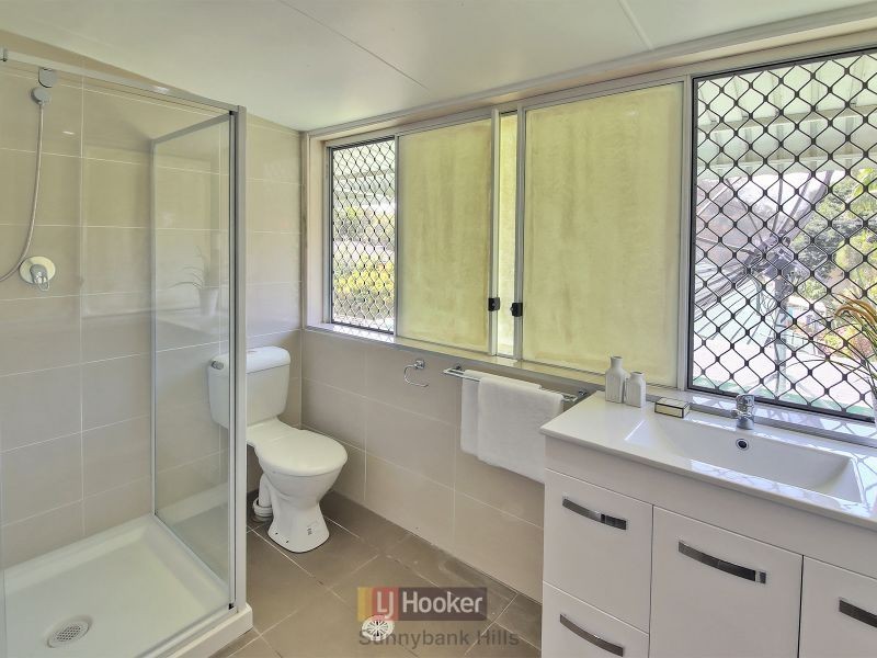 46 Macadamia Street, Macgregor QLD 4109