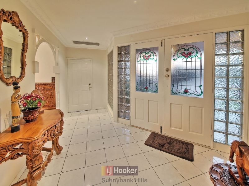 13 Reagan Place, Stretton QLD 4116