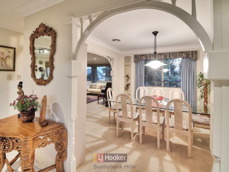 13 Reagan Place, Stretton QLD 4116