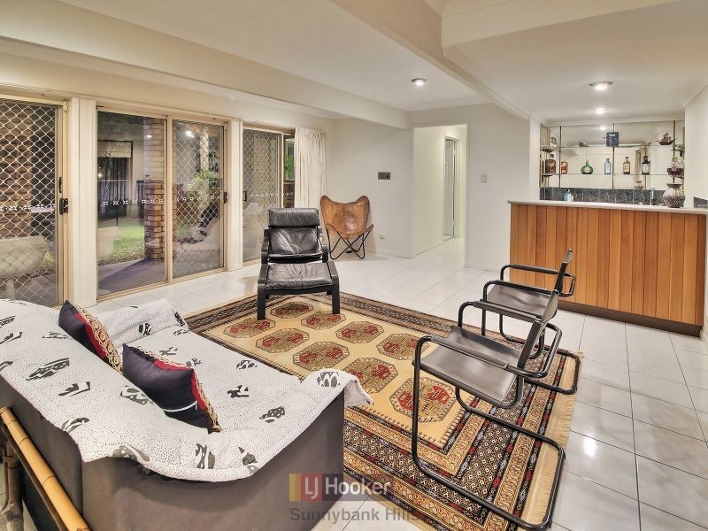 13 Reagan Place, Stretton QLD 4116