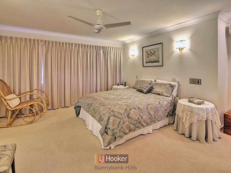 13 Reagan Place, Stretton QLD 4116