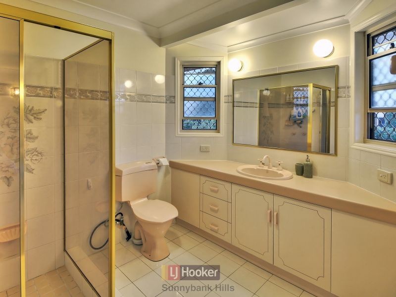 13 Reagan Place, Stretton QLD 4116