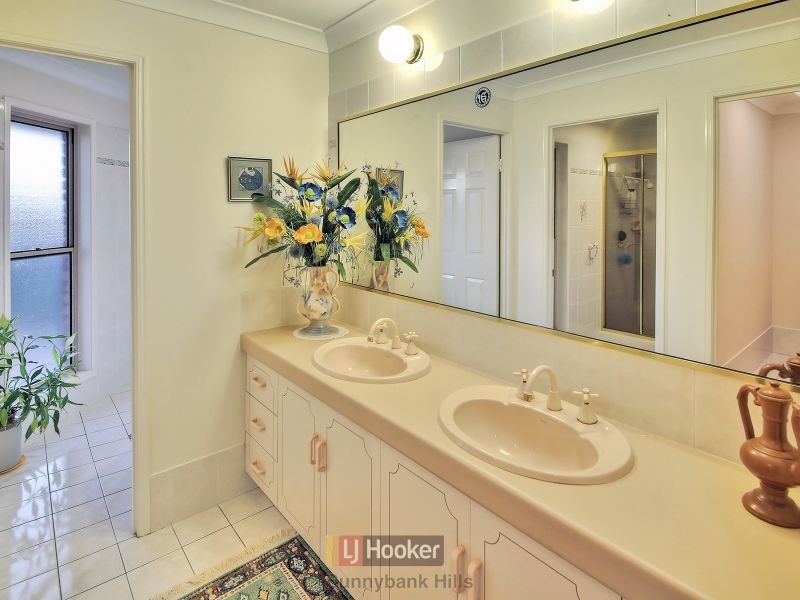 13 Reagan Place, Stretton QLD 4116