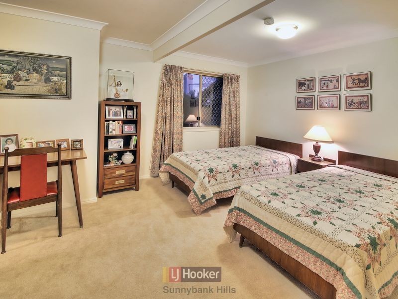 13 Reagan Place, Stretton QLD 4116