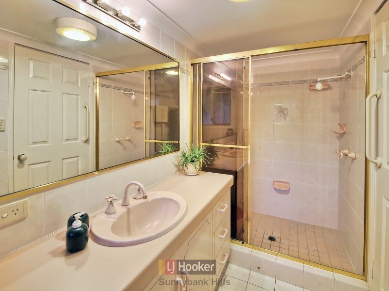 13 Reagan Place, Stretton QLD 4116