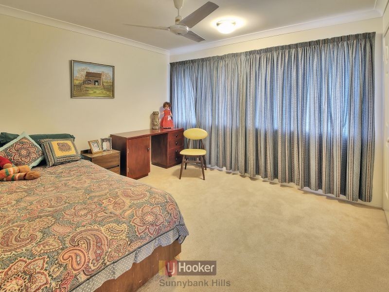 13 Reagan Place, Stretton QLD 4116