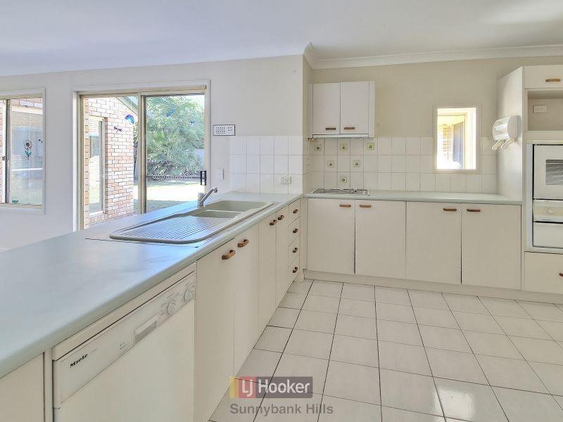 11 Daffodil Crescent, Calamvale QLD 4116