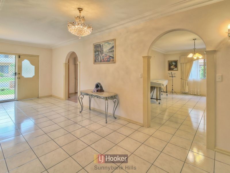 6 Nodosa Street, Robertson QLD 4109