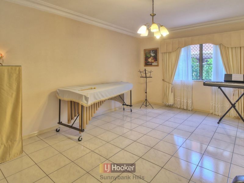 6 Nodosa Street, Robertson QLD 4109