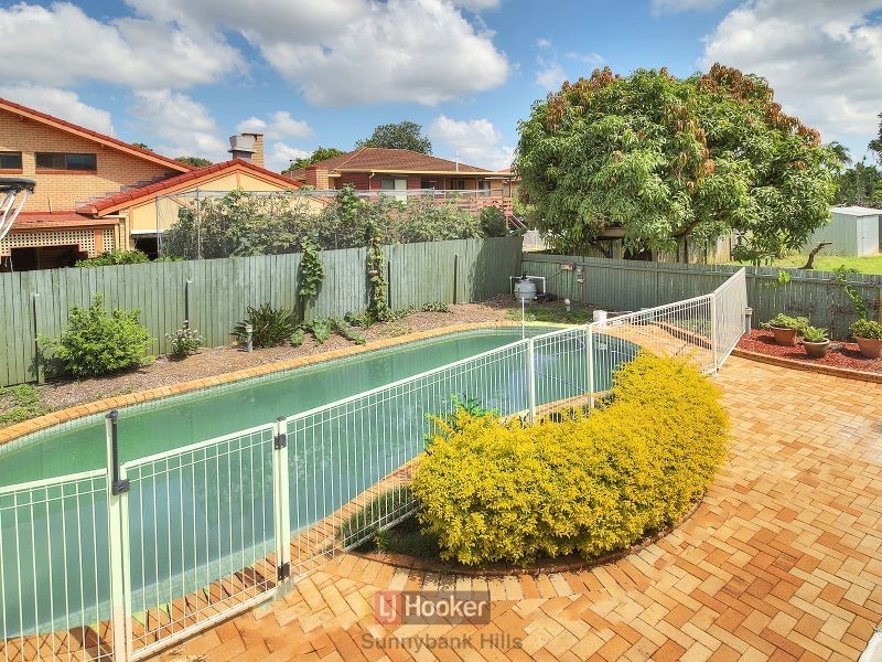 6 Nodosa Street, Robertson QLD 4109