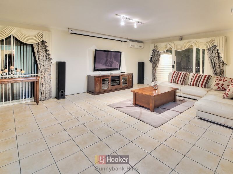 31 Regency Place, Stretton QLD 4116