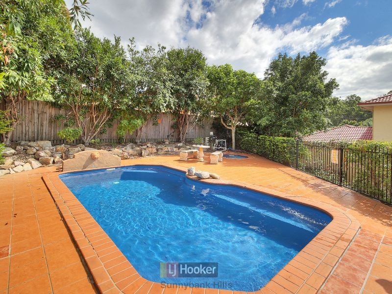 12 Mayfair Place, Stretton QLD 4116