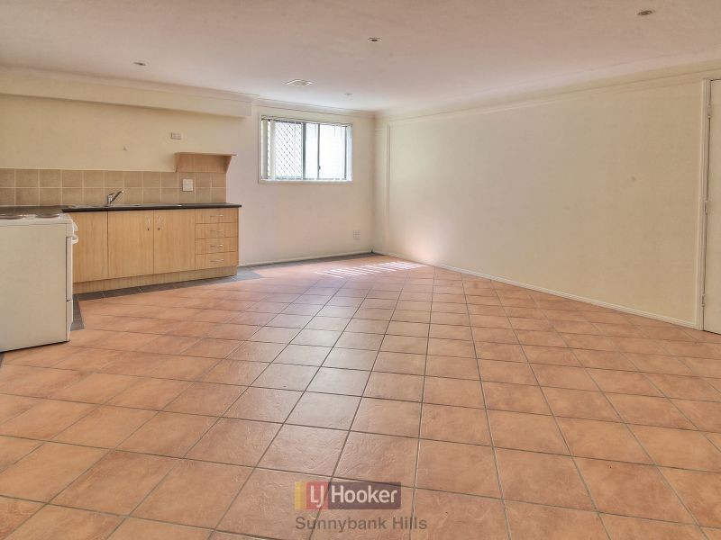 8/56 Central Avenue, Indooroopilly QLD 4068