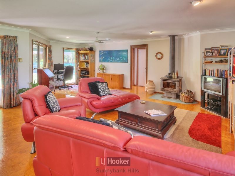 8 Saracen Court, Forestdale QLD 4118