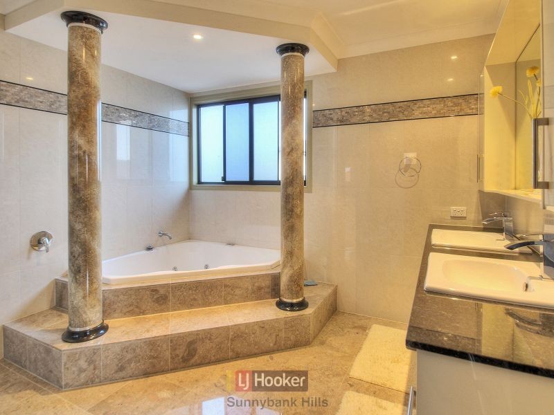 27 Hawthorn Circuit, Stretton QLD 4116
