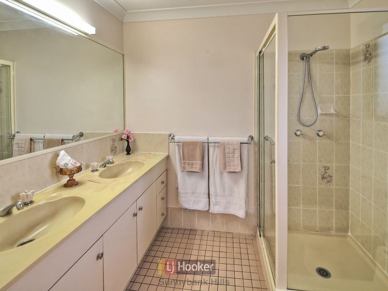 5 Alphitonia Crescent, Sunnybank Hills QLD 4109