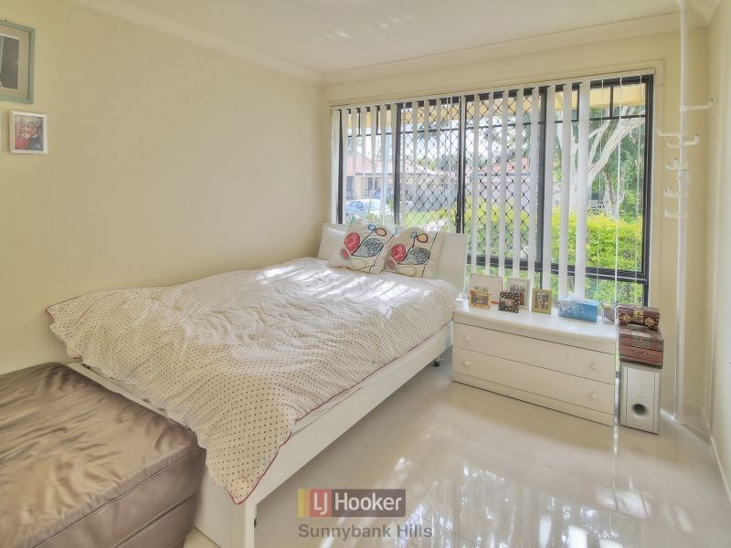 2 Hampshire Court, Calamvale QLD 4116