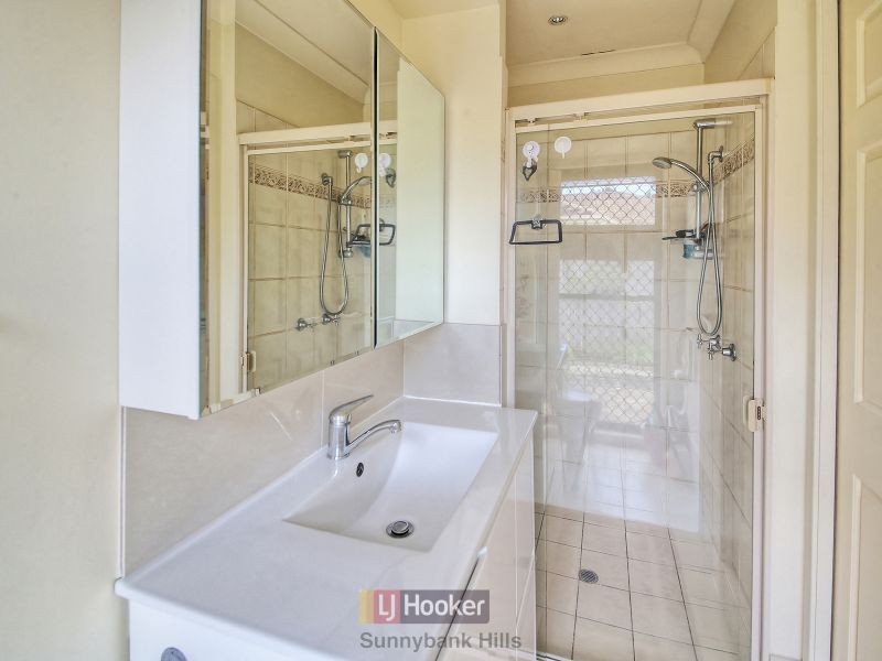2 Hampshire Court, Calamvale QLD 4116
