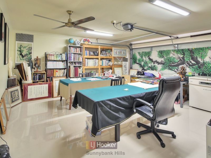 2 Hampshire Court, Calamvale QLD 4116
