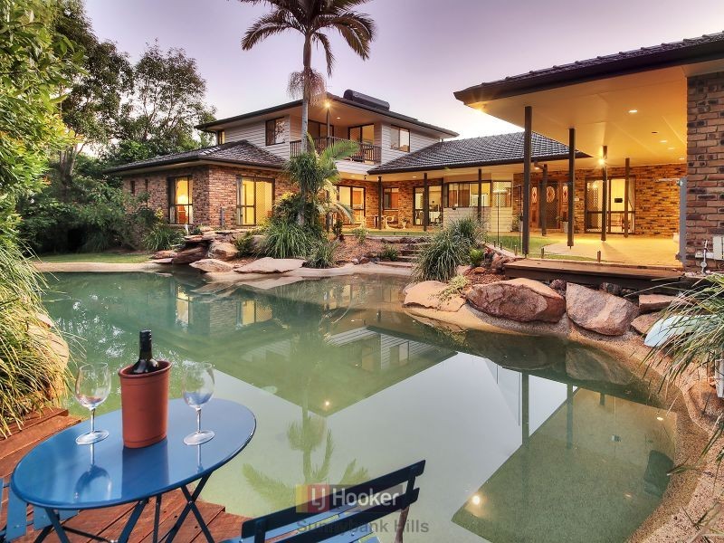 8 Gleneagles Court, Sunnybank QLD 4109