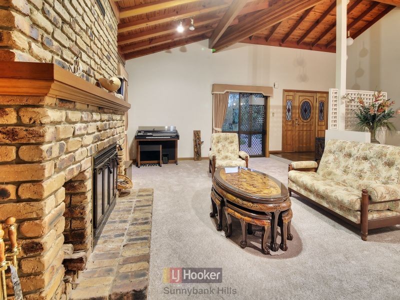 8 Gleneagles Court, Sunnybank QLD 4109