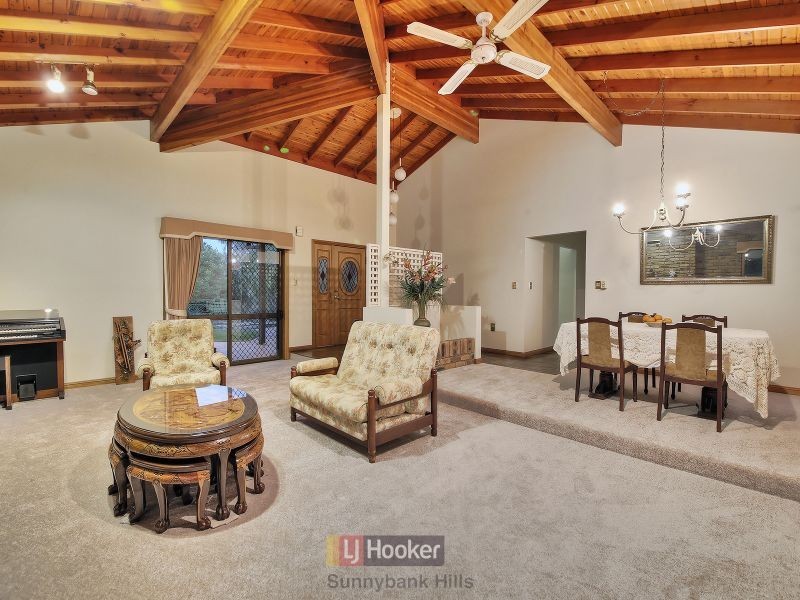 8 Gleneagles Court, Sunnybank QLD 4109