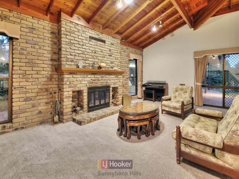 8 Gleneagles Court, Sunnybank QLD 4109