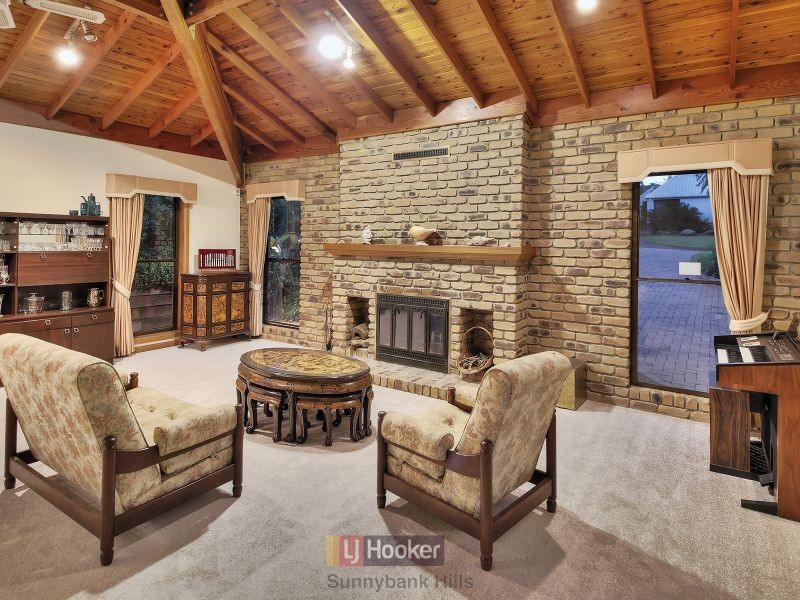 8 Gleneagles Court, Sunnybank QLD 4109