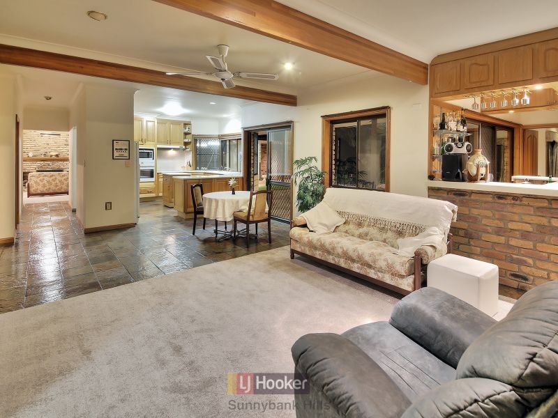 8 Gleneagles Court, Sunnybank QLD 4109