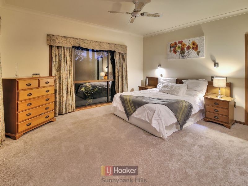 8 Gleneagles Court, Sunnybank QLD 4109