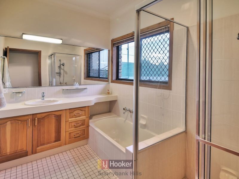 8 Gleneagles Court, Sunnybank QLD 4109