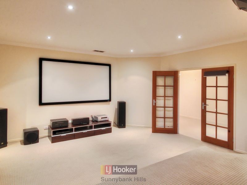 10 Meadowbank Court, Calamvale QLD 4116