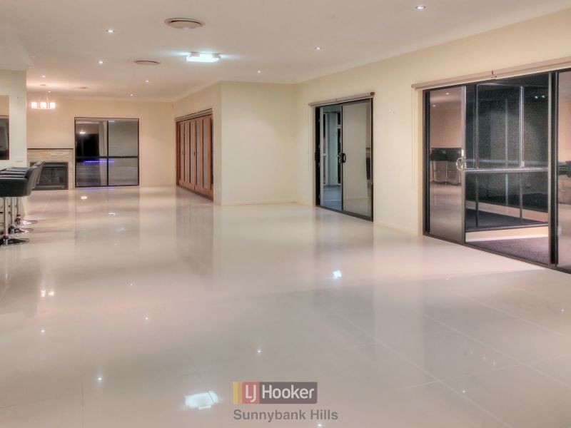 10 Meadowbank Court, Calamvale QLD 4116