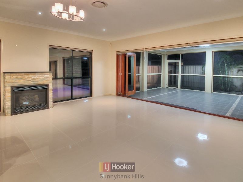 10 Meadowbank Court, Calamvale QLD 4116