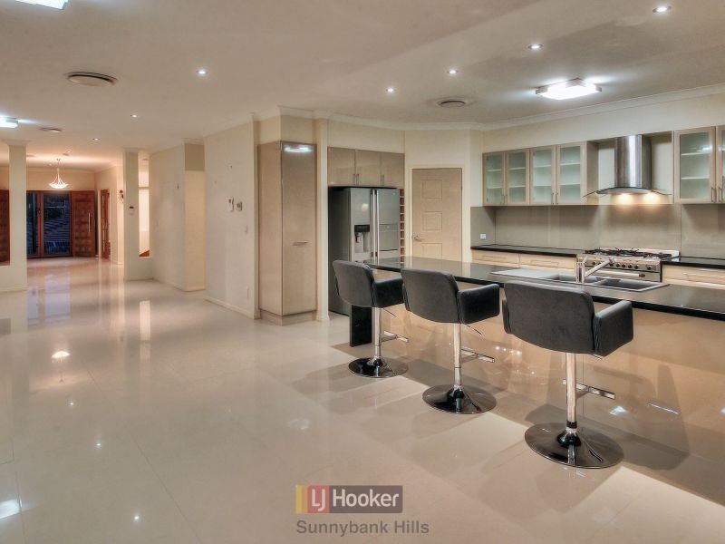 10 Meadowbank Court, Calamvale QLD 4116