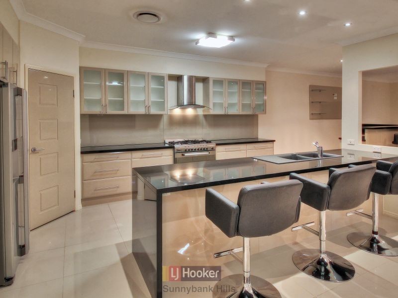 10 Meadowbank Court, Calamvale QLD 4116