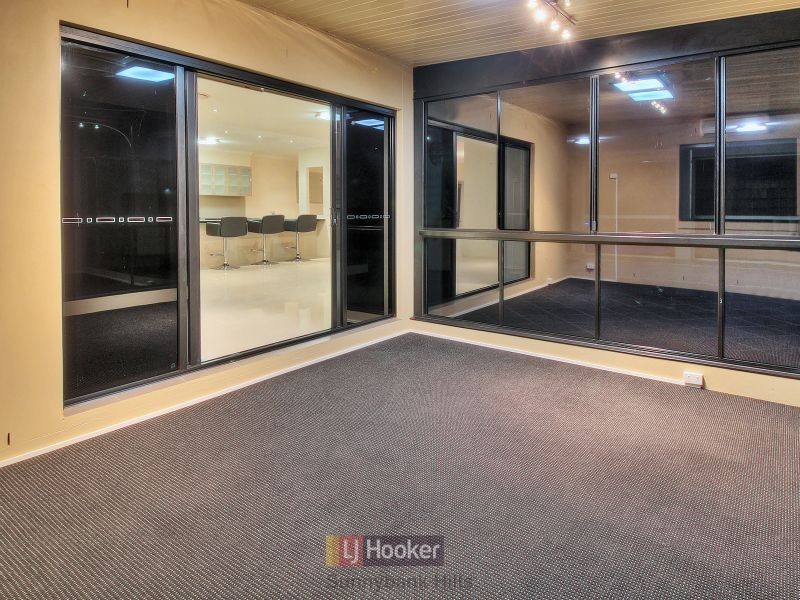 10 Meadowbank Court, Calamvale QLD 4116