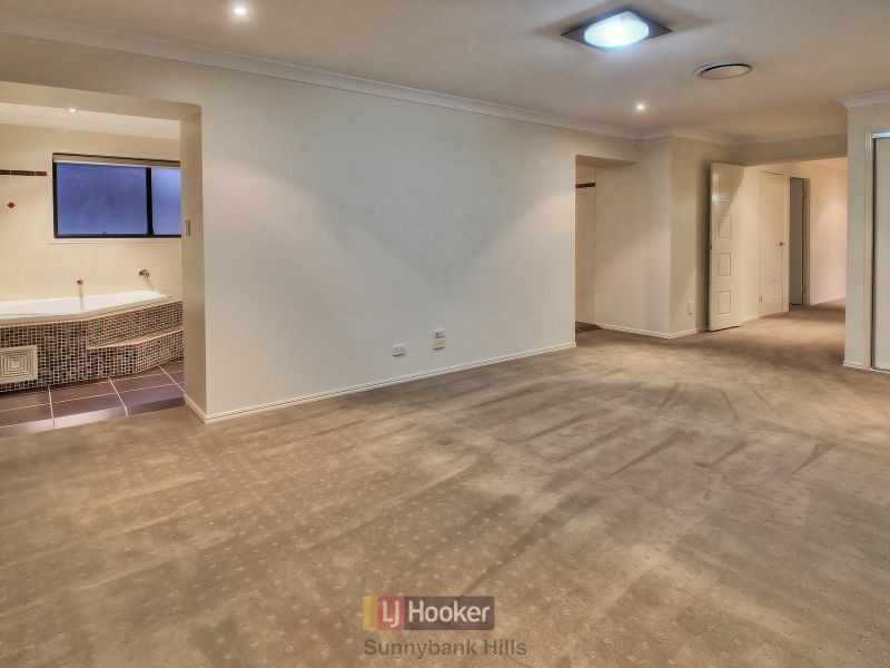10 Meadowbank Court, Calamvale QLD 4116