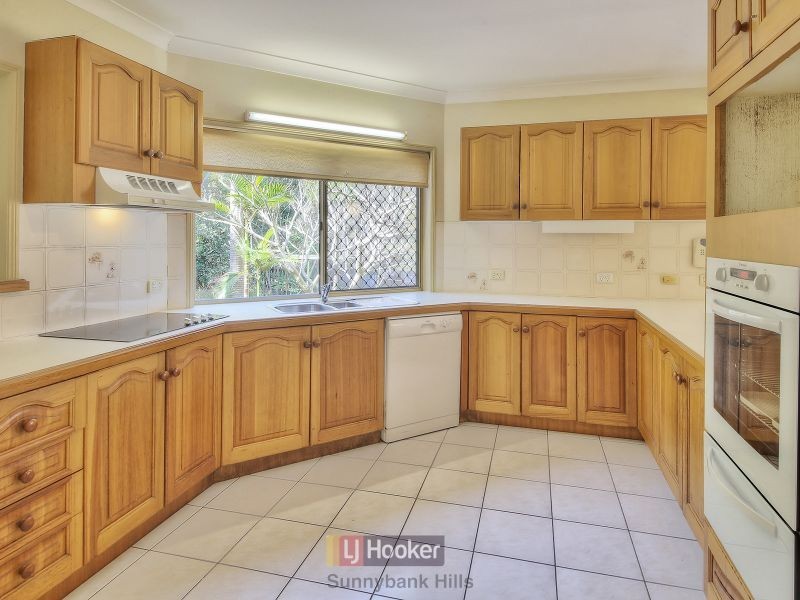 8 Maywood Crescent, Calamvale QLD 4116