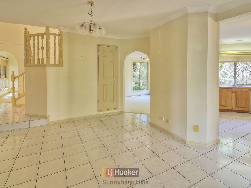 8 Maywood Crescent, Calamvale QLD 4116