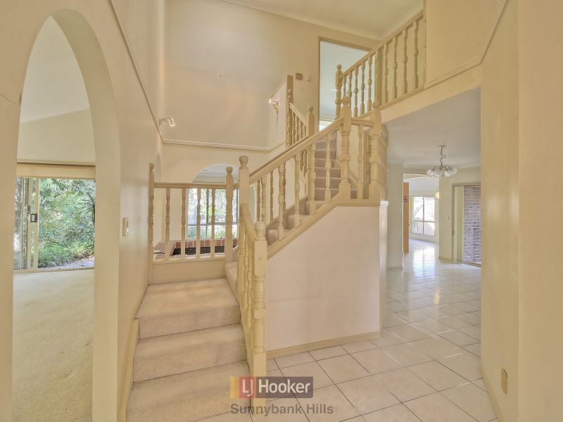 8 Maywood Crescent, Calamvale QLD 4116