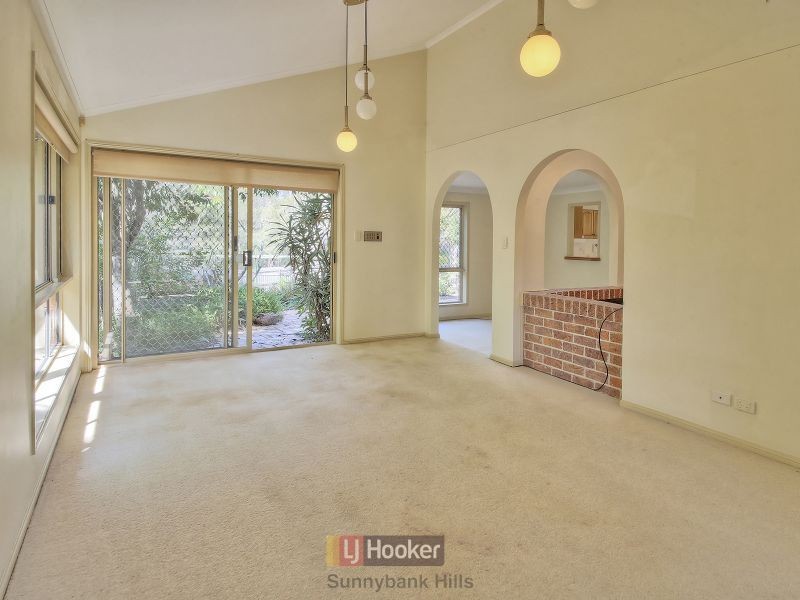 8 Maywood Crescent, Calamvale QLD 4116